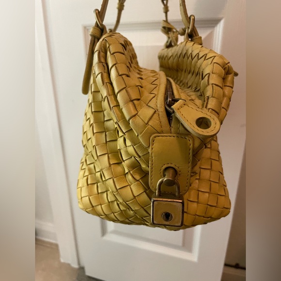 Authentic Bottega Veneta Habdbag - Picture 12 of 12